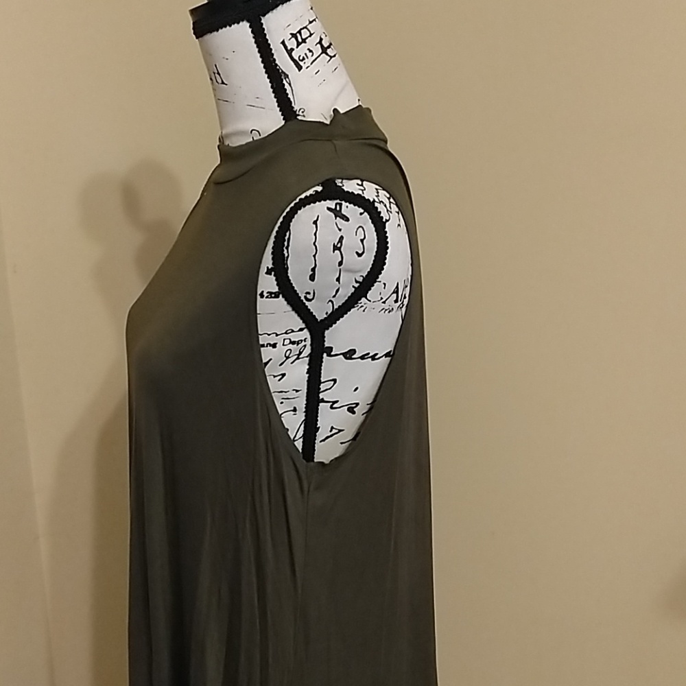 Dress - Picture 2 of 2
